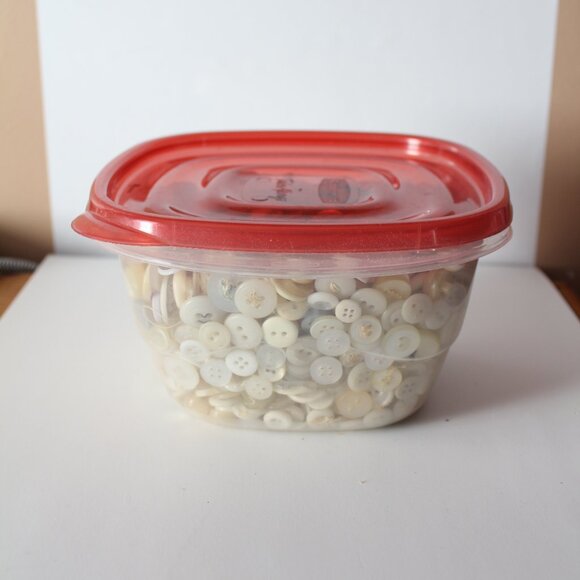 Vintage/Modern Buttons White/Cream/Pearl - Picture 1 of 3